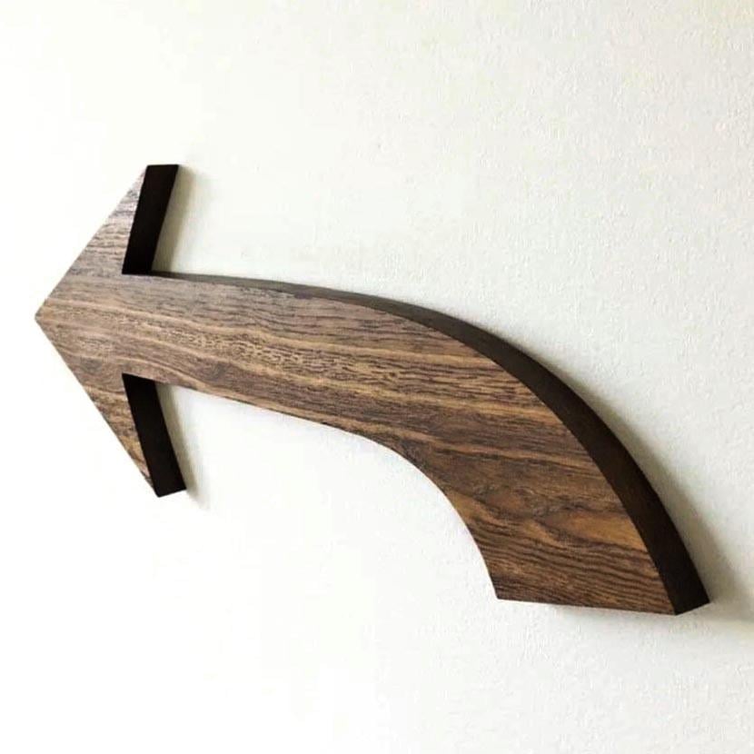 Настенная стрелка-указатель из дерева Тарога Палисандр (АТР-010302)