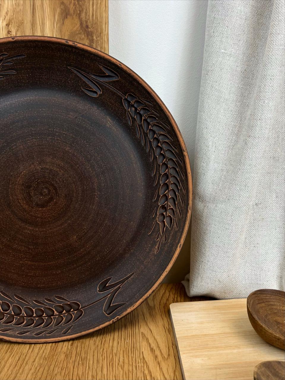 Тарілка керамічна глиняна різьблена колосок 26 см (3002-3) - фото 2