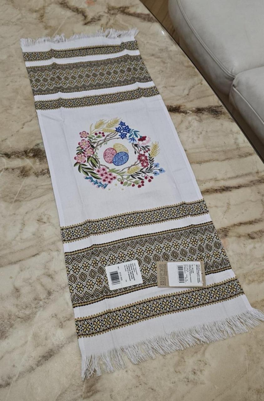 Полотенце-ранер пасхальный на стол с вышивкой и цветочным венком 35х70 см