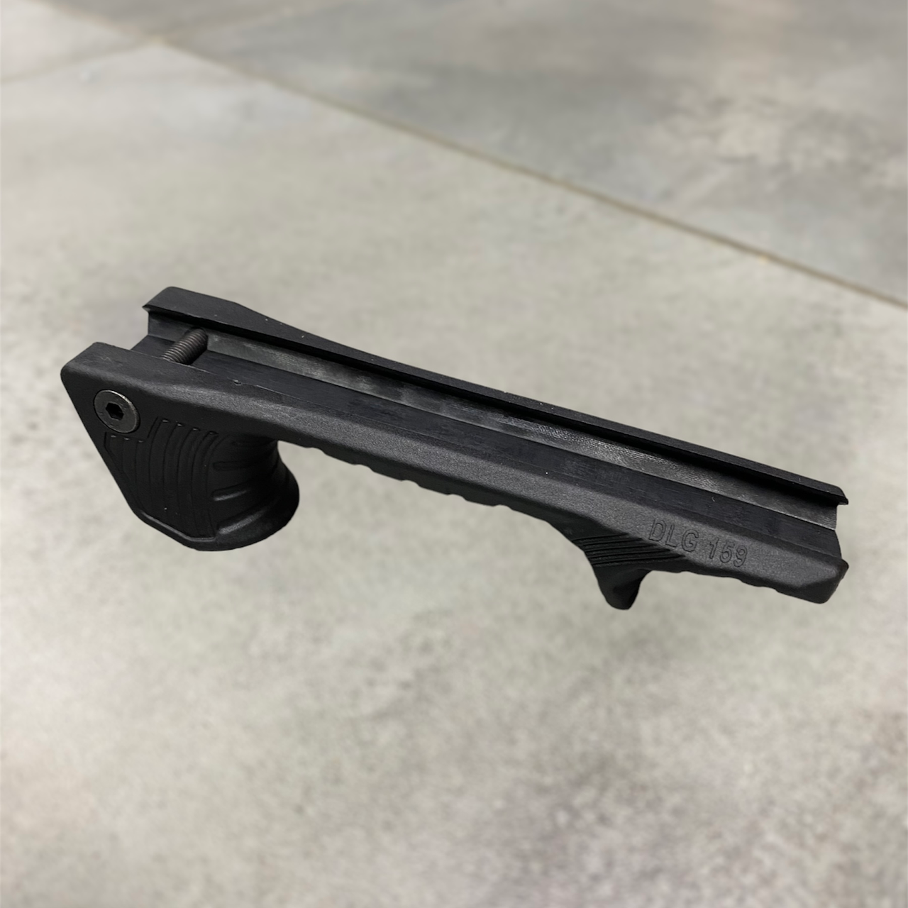 Рукоятка переноски огня DLG TACTICAL DLG-159 горизонтальная на планку Вивер/Picatinny Черный (1715216115) Рукоятка переноски огня DLG TACTICAL DLG-159 горизонтальная на планку Вивер/Picatinny Черный (1715216115)