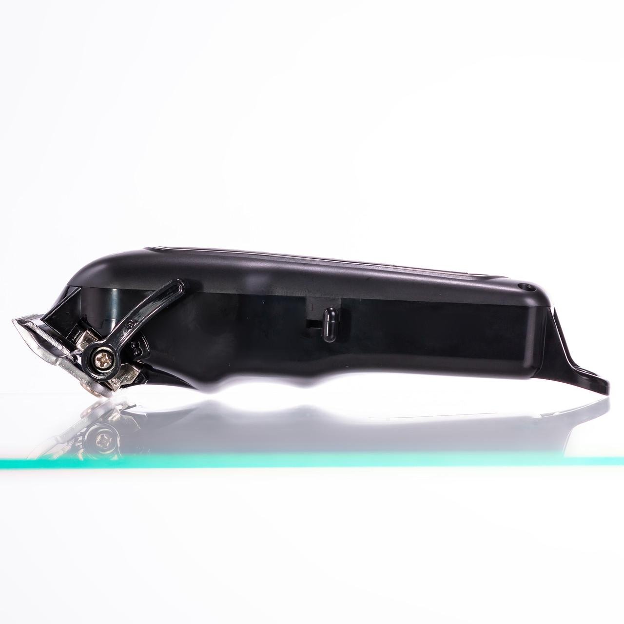 Машинка для стрижки VGR V-683 LED с насадками (7377) - фото 3 Машинка для стрижки VGR V-683 LED с насадками (7377) - фото 3