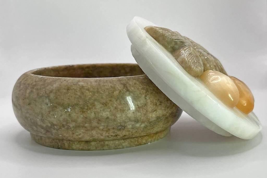 Статуэтка No Name шкатулка кальцит 9,6 см (29841115)