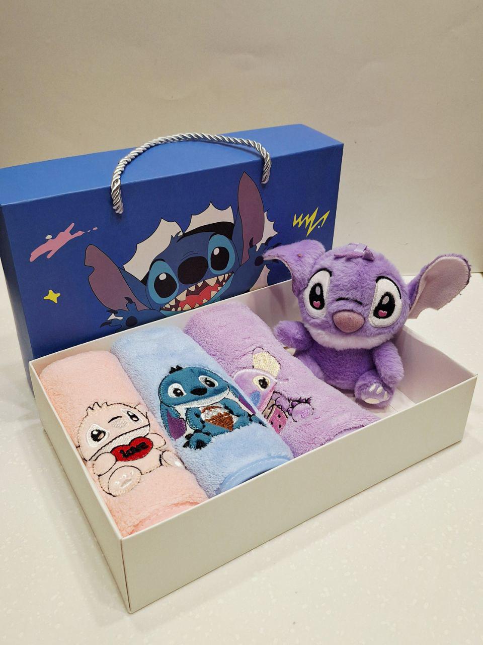 Набор детских полотенец подарочных 3 шт. с игрушкой-брелком Стич (2078) Набор детских полотенец подарочных 3 шт. с игрушкой-брелком Стич (2078)