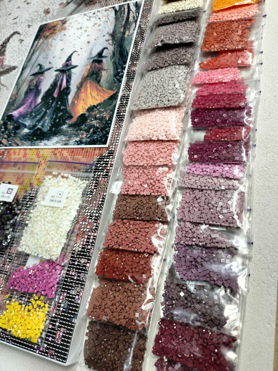 Алмазная мозаика АлМазка Три ведьмы квадратные алмазы на подрамнике 40x50 см (АлМ-294) - фото 3