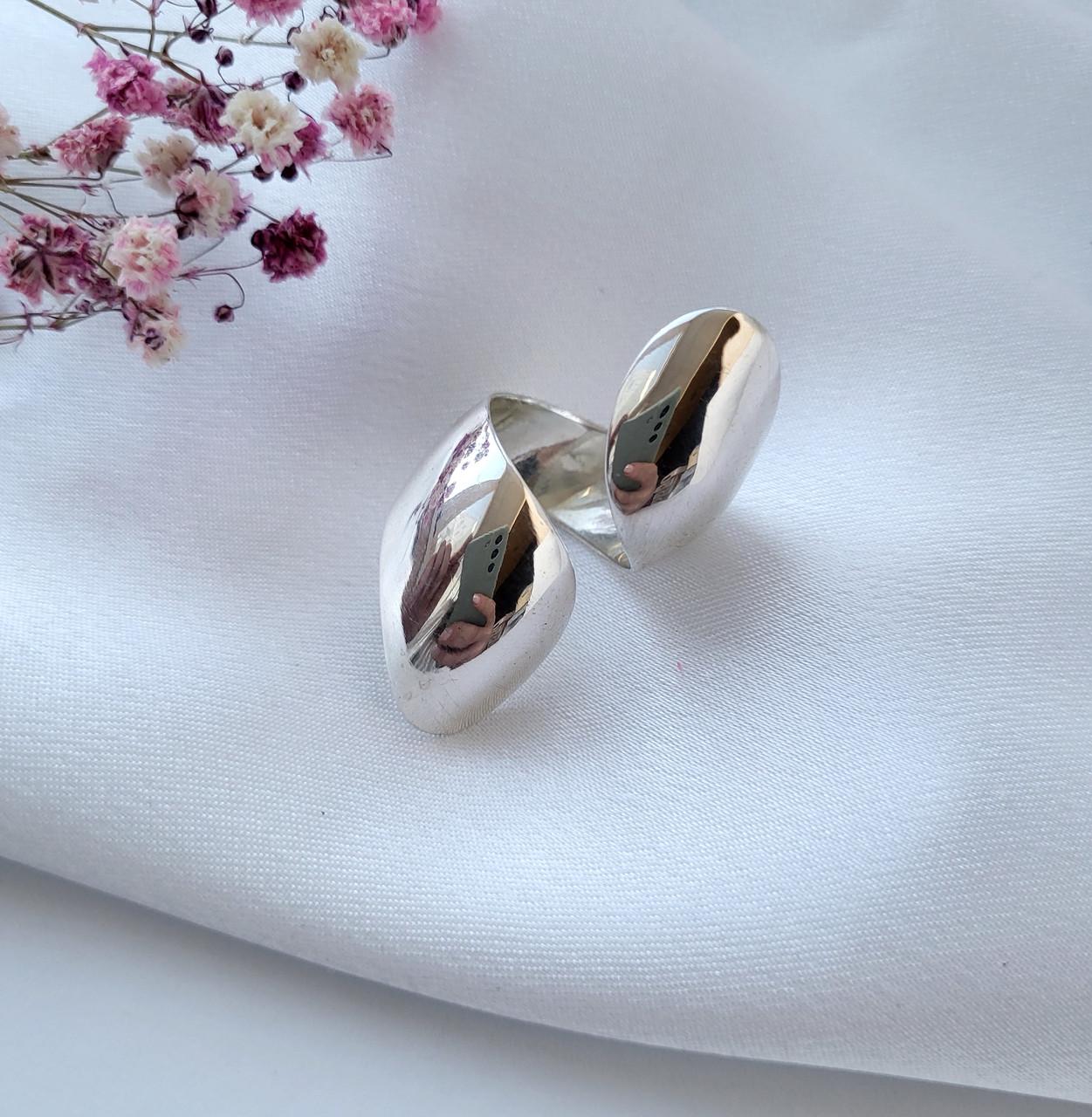 Кольцо женское без камней из серебра 925 проба р. 19 7,90 г (к152)