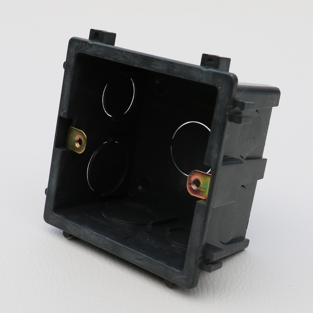 Комплект вимикач 1 клавішний MERALLI INOX безрамковий/квадратний підрозетник MERALLI модульний Чорний - фото 10 Комплект вимикач 1 клавішний MERALLI INOX безрамковий/квадратний підрозетник MERALLI модульний Чорний - фото 10