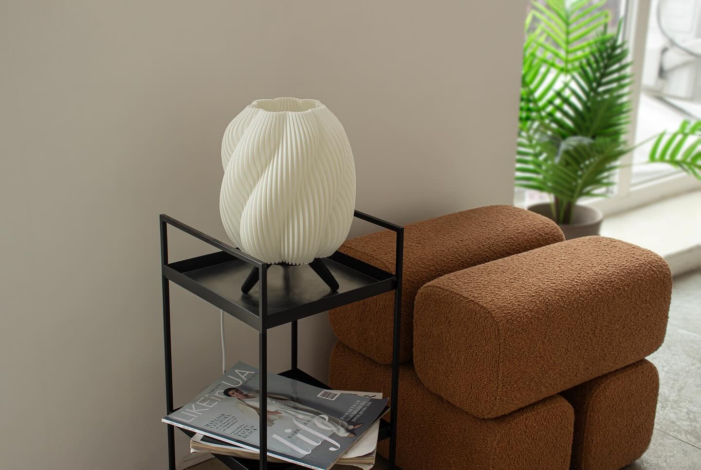 Настольная лампа декоративная WellBrand AirWave Modern E27 XL 20х20х28 см White/Black - фото 6 Настольная лампа декоративная WellBrand AirWave Modern E27 XL 20х20х28 см White/Black - фото 6