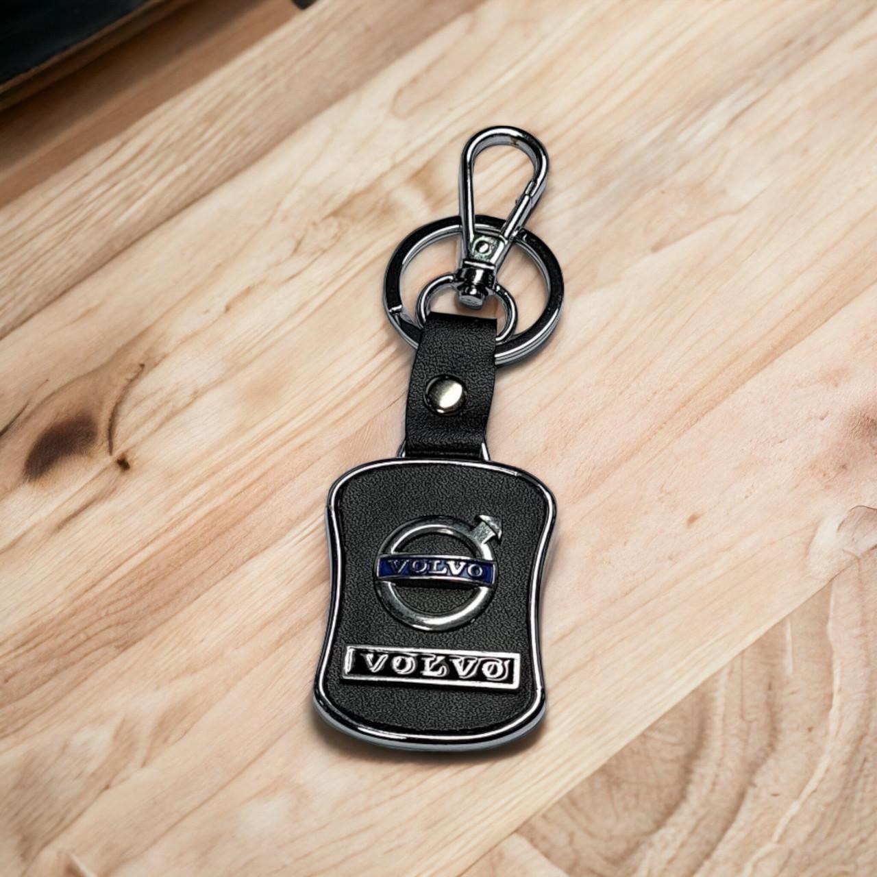 Брелок с логотипом авто Volvo металлический со вставками натуральной кожи карабин с кольцом (2022038179)