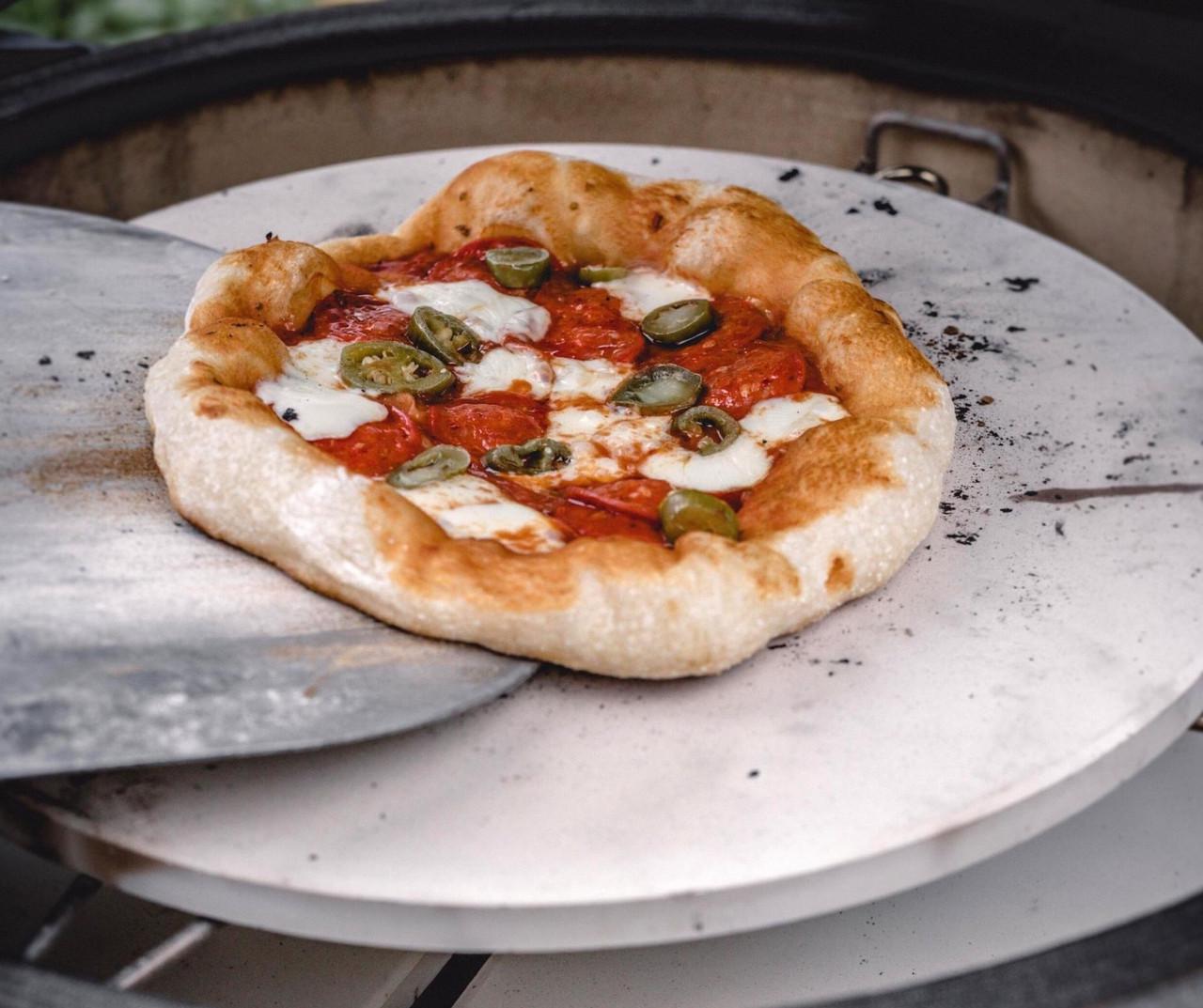 Камень для пиццы Kamado Joe Big Joe Ø 50 см (BJ-PS24) - фото 3 Камень для пиццы Kamado Joe Big Joe Ø 50 см (BJ-PS24) - фото 3