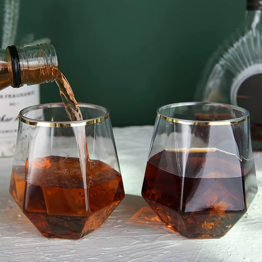 Набір пластикових склянок Діамант для напоїв міцні із золотистим обідком 6 шт. 350 мл - фото 8 Набір пластикових склянок Діамант для напоїв міцні із золотистим обідком 6 шт. 350 мл - фото 8