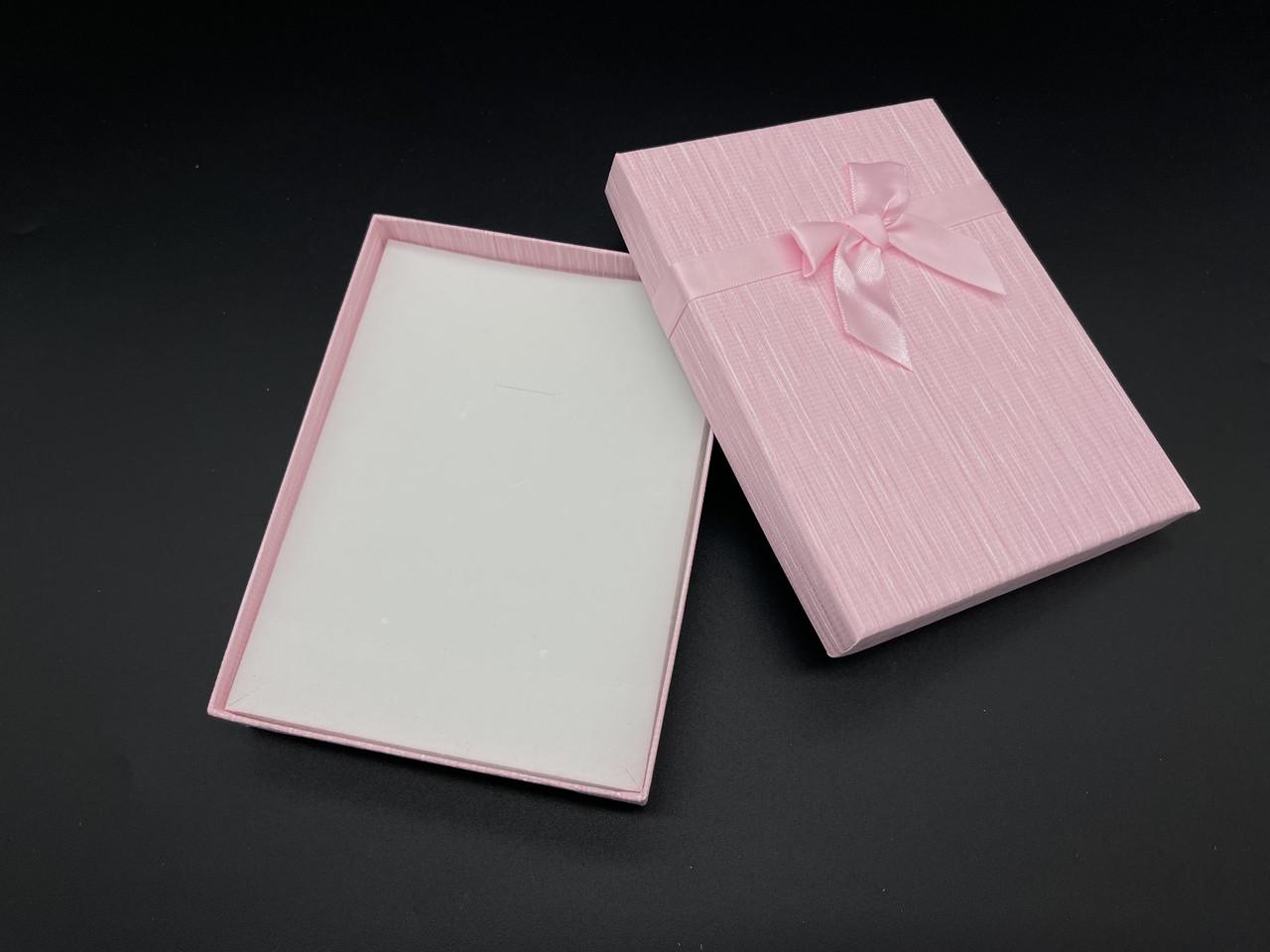 Коробка подарочная с бантом картонная прямоугольная с крышкой 12х16х3 см Розовый (KR-027-16) - фото 4 Коробка подарочная с бантом картонная прямоугольная с крышкой 12х16х3 см Розовый (KR-027-16) - фото 4