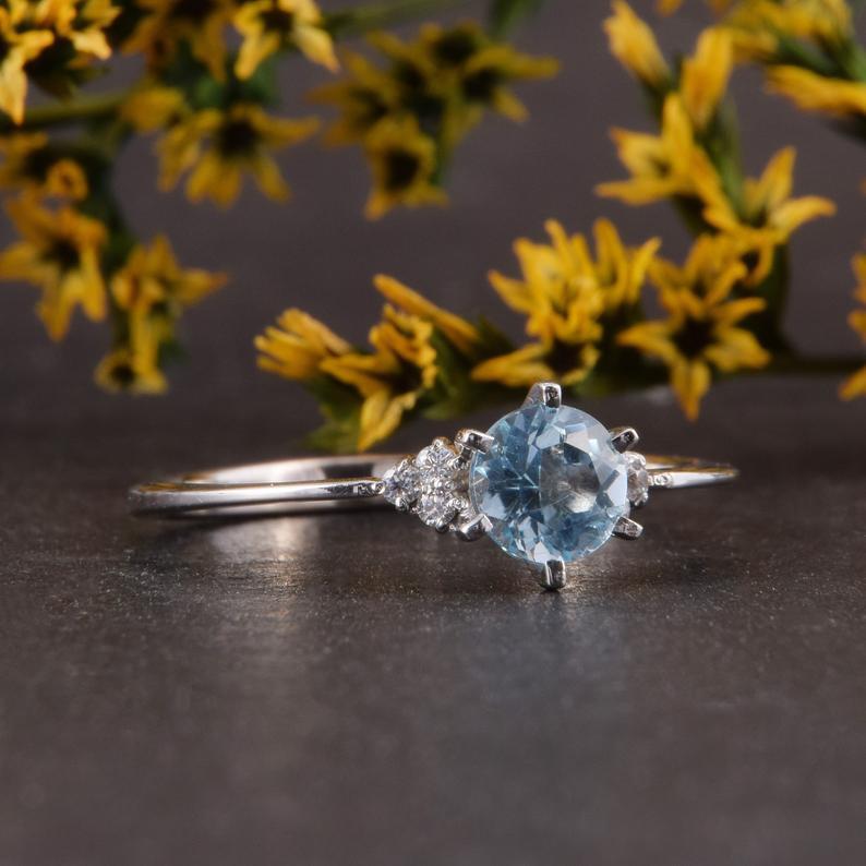 Кільце з білого золота з топазом (2249399982)