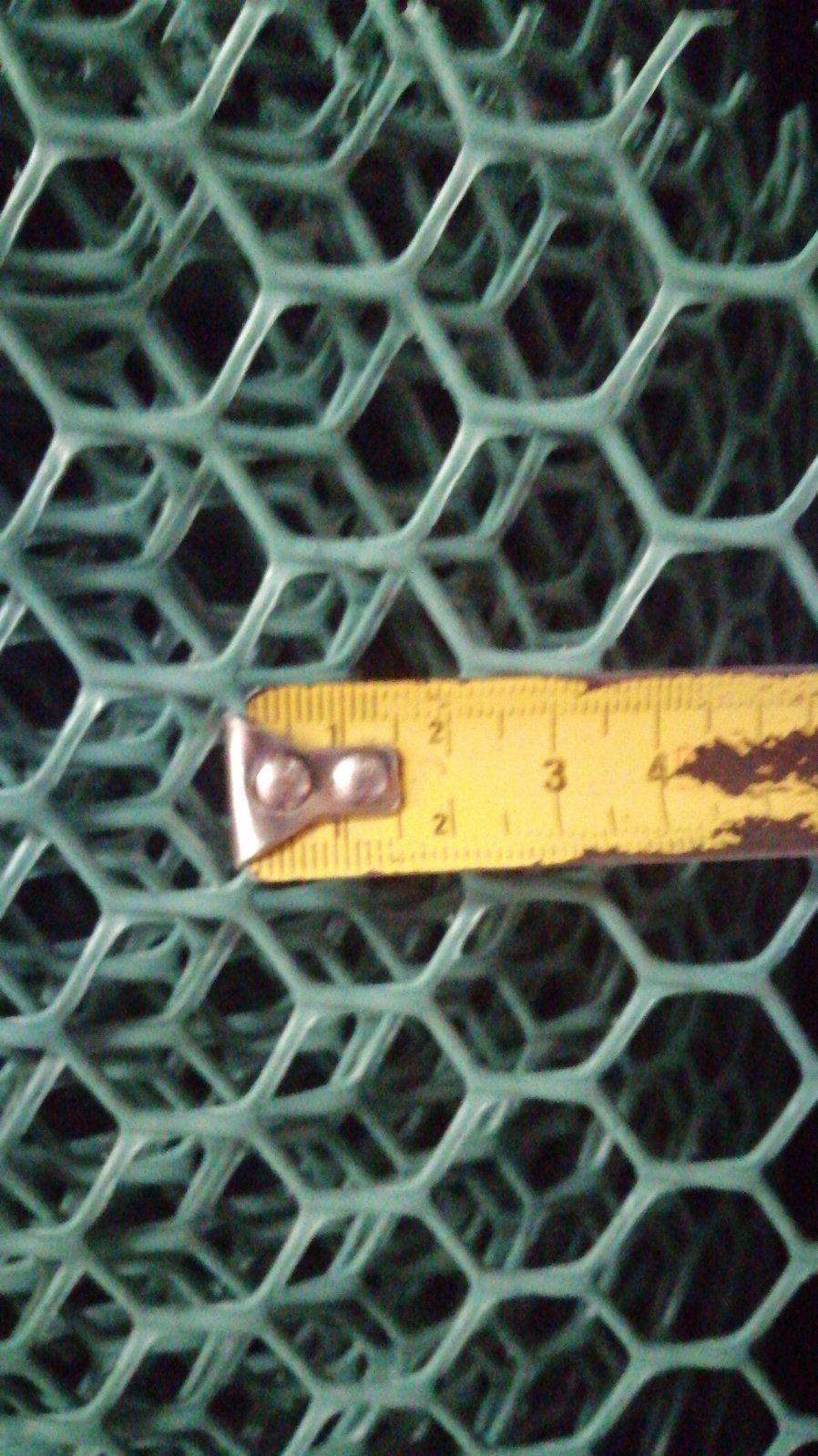 Сетка для забора пластиковая 1х30 м ячеистая 20х20 мм - фото 3 Сетка для забора пластиковая 1х30 м ячеистая 20х20 мм - фото 3