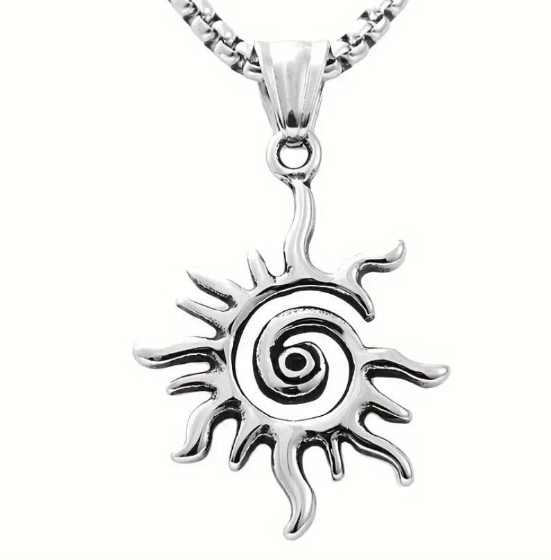 Кулон Солнце в скандинавском стиле на цепочке3х2,5 см (28349450) - фото 4 Кулон Солнце в скандинавском стиле на цепочке3х2,5 см (28349450) - фото 4