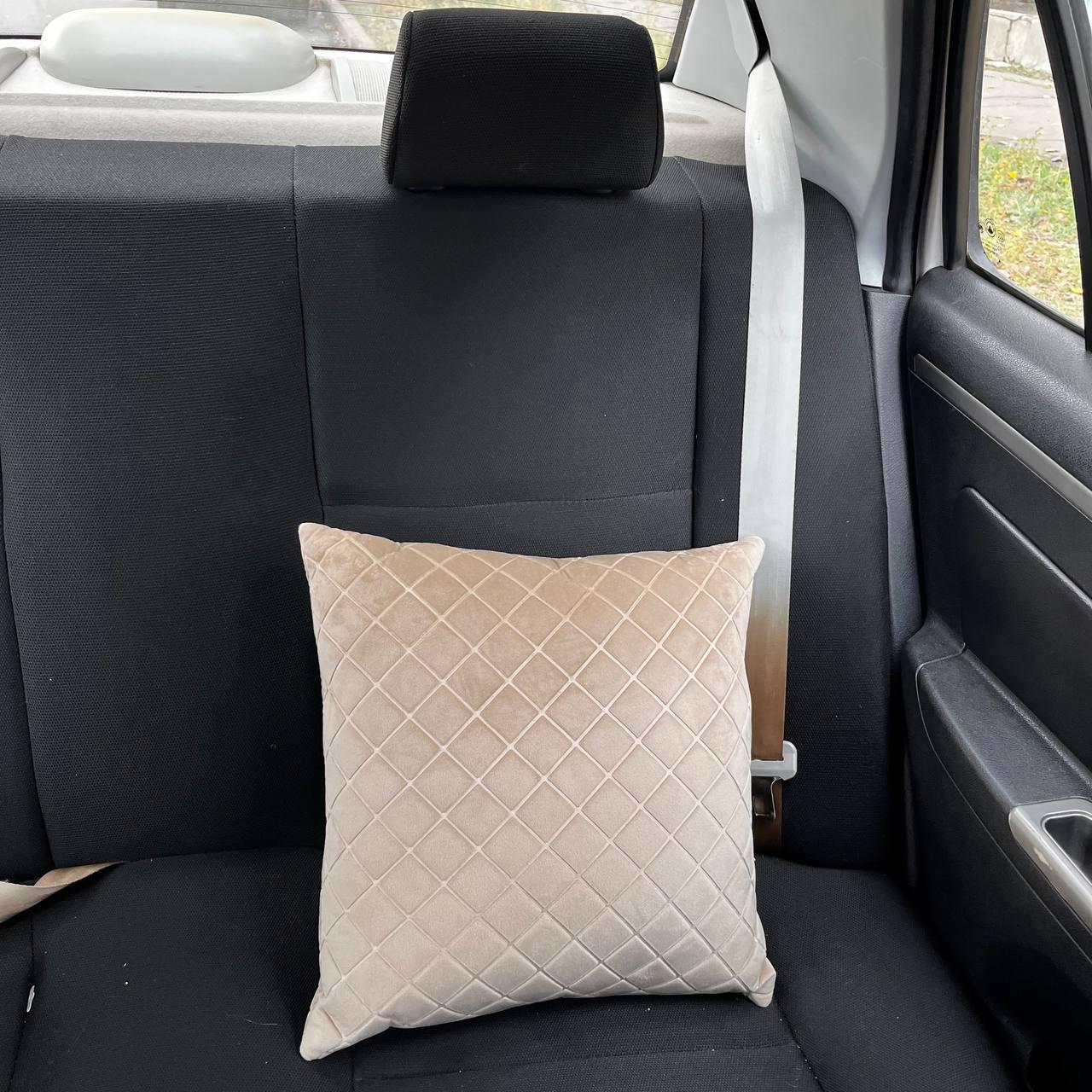 Подушка под голову в машину из алькантары 45х45 см Бежевый (24167304) - фото 1