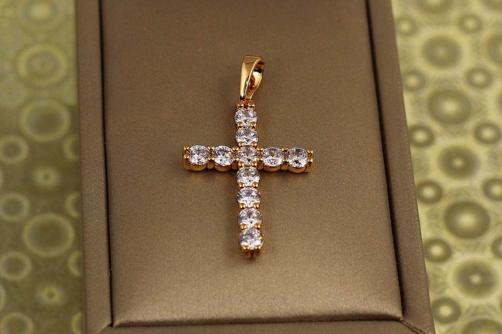Крестик Xuping Jewelry крестик из крупных фианитов 2,8 см Золотистый (34068307)