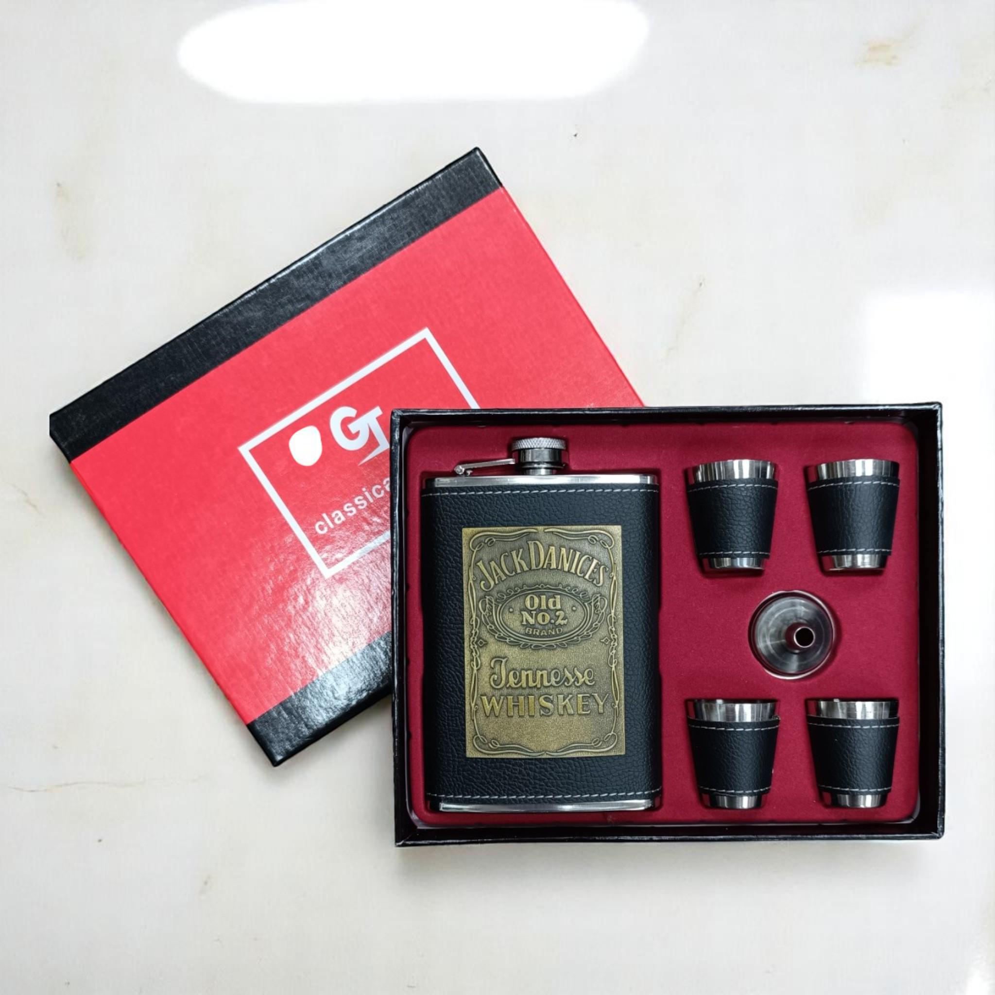 Набір подарунковий GT Jack Daniel's 6в1 фляга/лійка/стопки 4 шт. 9Oz 256 мл (26621418) - фото 3 Набір подарунковий GT Jack Daniel's 6в1 фляга/лійка/стопки 4 шт. 9Oz 256 мл (26621418) - фото 3