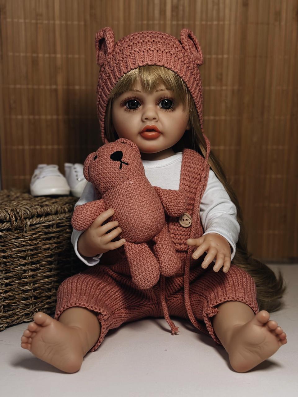 Кукла кукла реалистичная KEIUMI винил-силиконовая в комбинезоне с аксессуарами 55 см Розовый