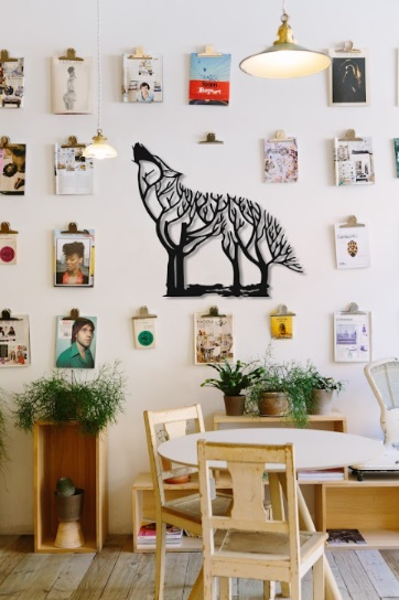 Декор настенный в стиле минимализм деревянный Decart Молодая волчица Young she-wolf на гостиную и спальню 50х45 см