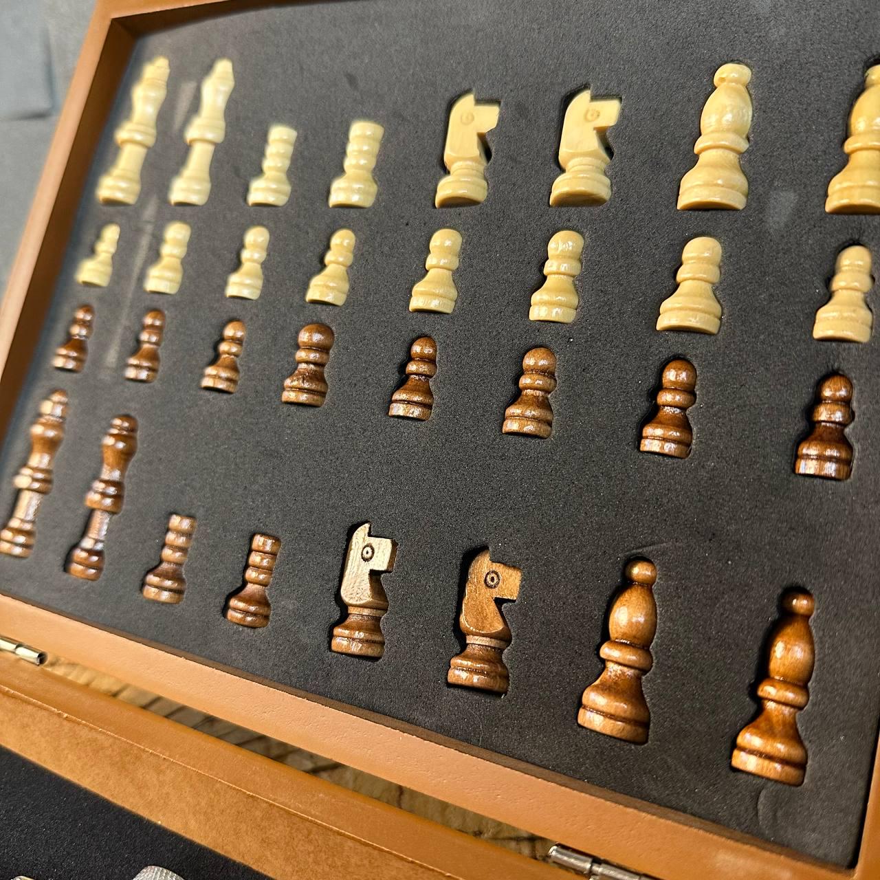 Подарунковий набір матова чорна фляга для алкоголю та 4 чарки з шахами в дерев'яній коробці - фото 8 Подарунковий набір матова чорна фляга для алкоголю та 4 чарки з шахами в дерев'яній коробці - фото 8