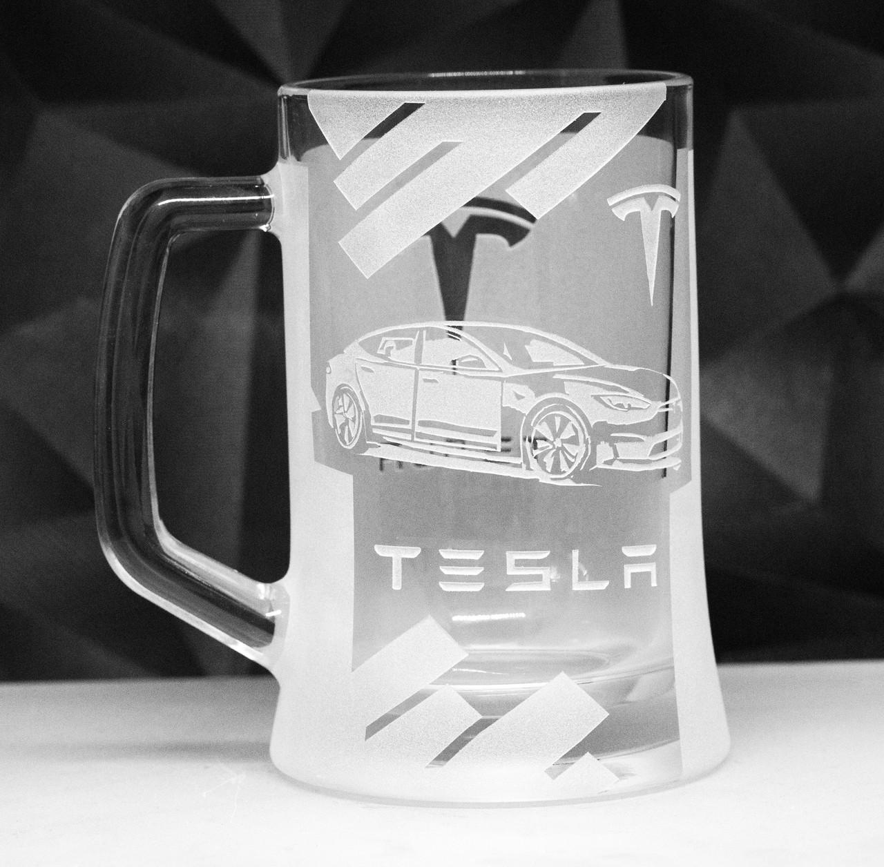 Подарунковий келих пивний з гравіюванням лого Tesla Model Y 670 мл (2407247131)