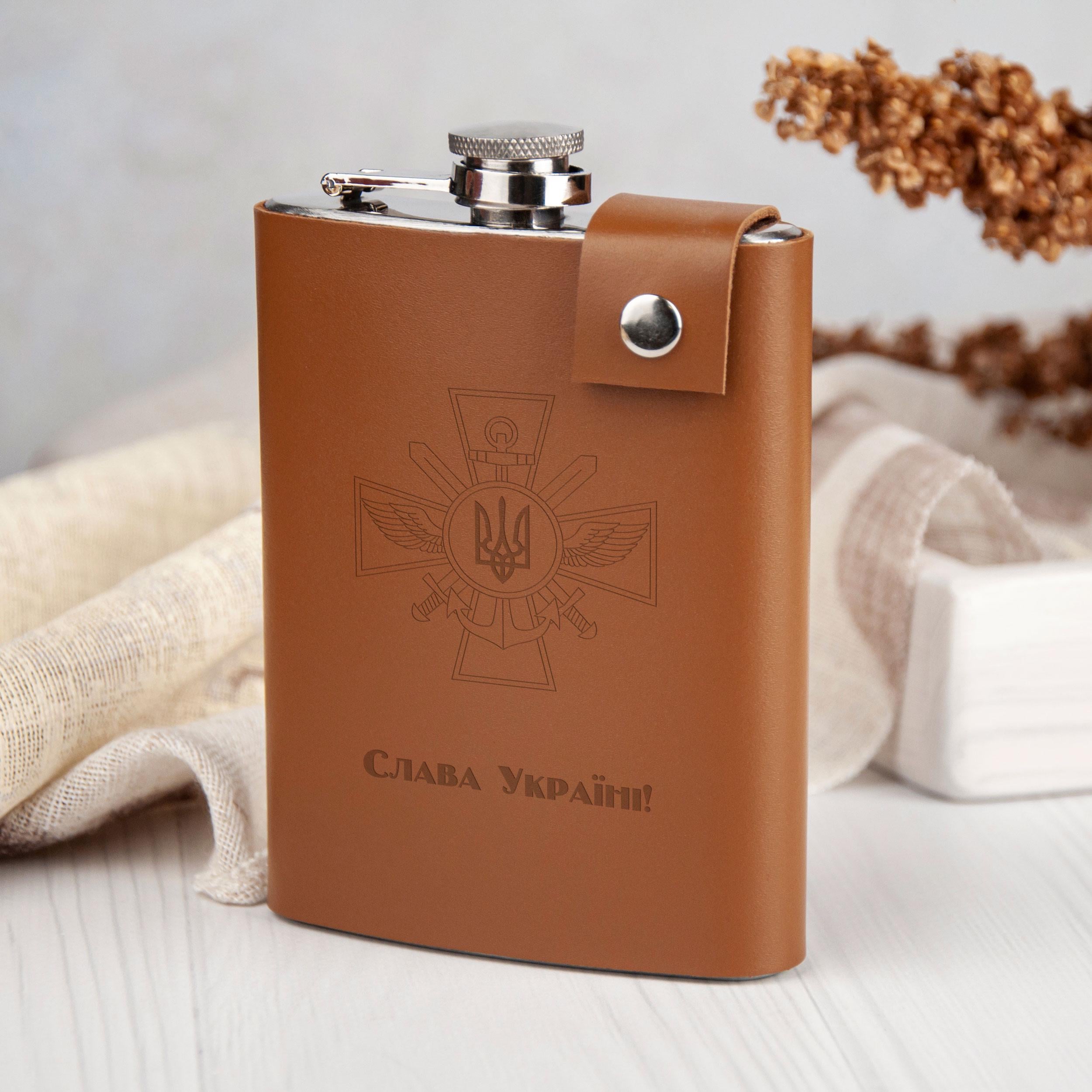 Фляга у шкіряному чохлі з гравіюванням "Слава Україні" 240 мл Brown (LFL-0033_2) Фляга у шкіряному чохлі з гравіюванням "Слава Україні" 240 мл Brown (LFL-0033_2)