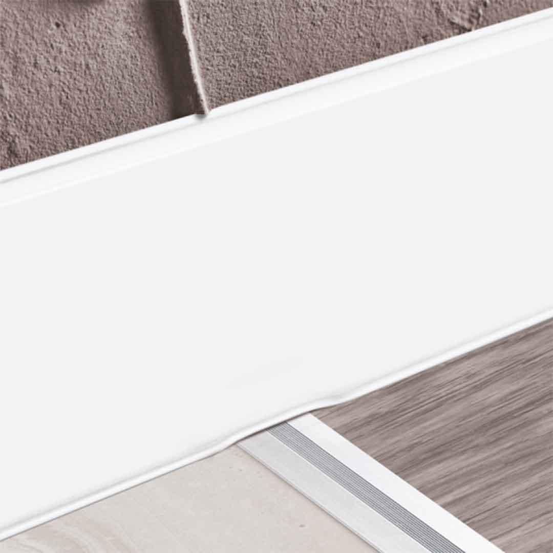 Плинтус ПВХ Cezar Masterline White 9003 2,2 м - фото 2 Плинтус ПВХ Cezar Masterline White 9003 2,2 м - фото 2