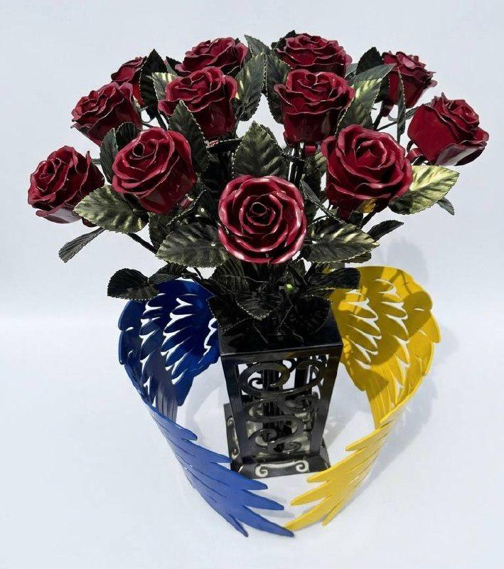Ковані троянди в ажурній вазі з крилами ангела 14 шт. 70 см Бордовий (ЛК56)