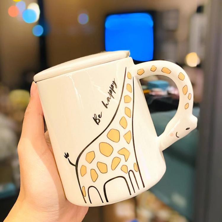 Кружка дитяча з ручкою Жираф з ложкою та кришкою 410 мл - фото 2 Кружка дитяча з ручкою Жираф з ложкою та кришкою 410 мл - фото 2