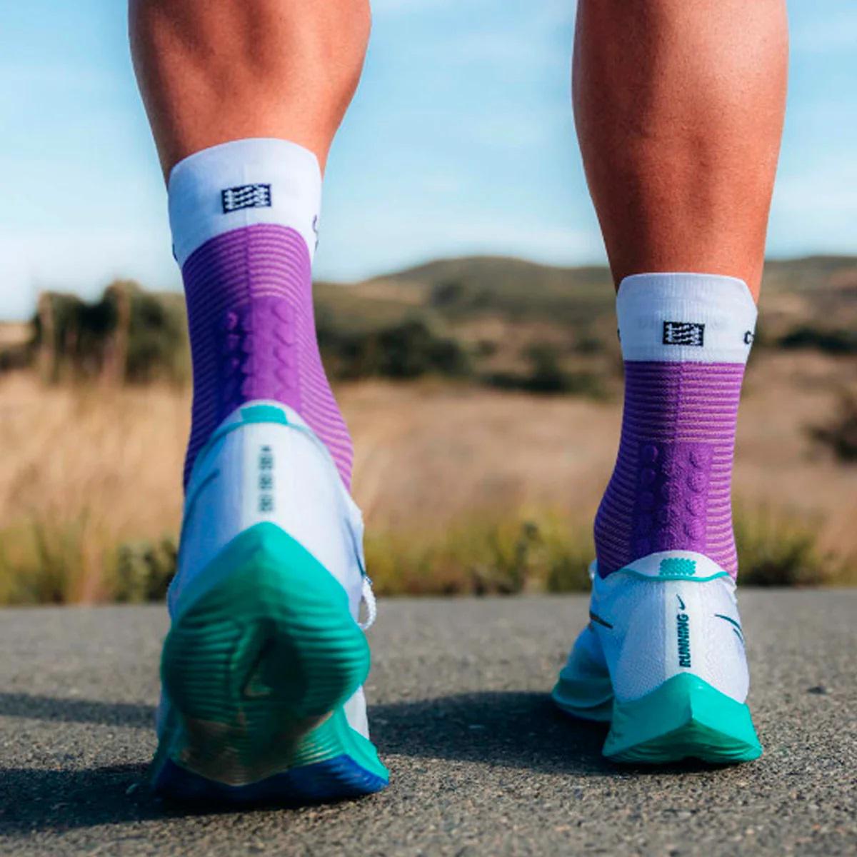 Носки Compressport Pro Racing Socks V4.0 Run High T1 Lilac/White (19100278) - фото 3