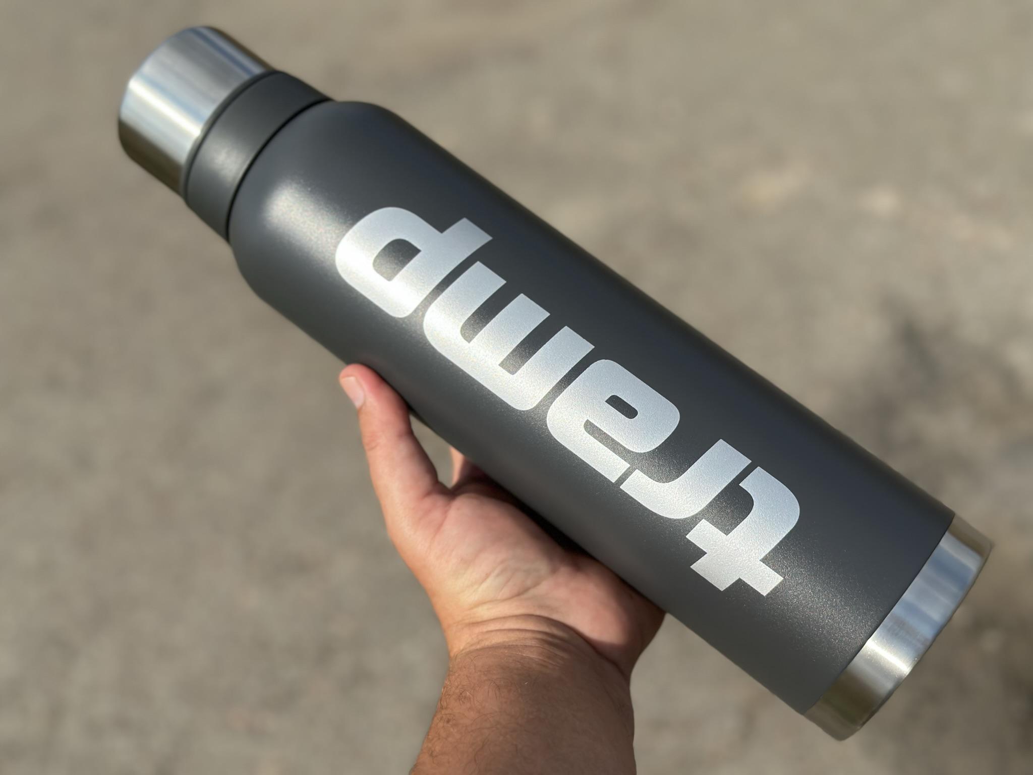 Термос для напоїв Tramp expeditio з нержавіючої сталі тримає 24 ч. 1,6 л (UTRC-029-grey) - фото 4 Термос для напоїв Tramp expeditio з нержавіючої сталі тримає 24 ч. 1,6 л (UTRC-029-grey) - фото 4