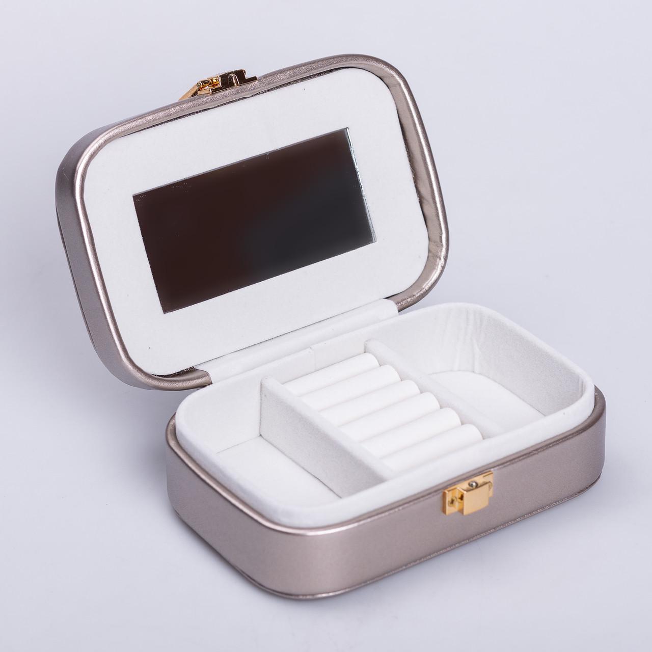 Шкатулка для украшений из эко кожи с зеркалом 15x10x5 см (6716) Шкатулка для украшений из эко кожи с зеркалом 15x10x5 см (6716)