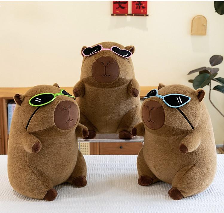 М'яка іграшка Капібара 50 см в зелених окулярах - фото 3