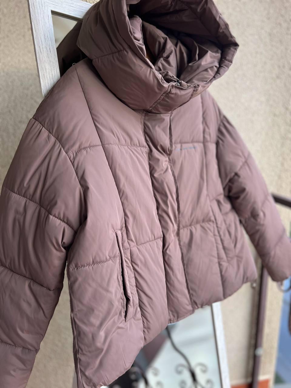 Куртка женская Lady Yep 9068 оверсайз укороченная надпись впереди с капюшоном OS Капучино (2947) - фото 8