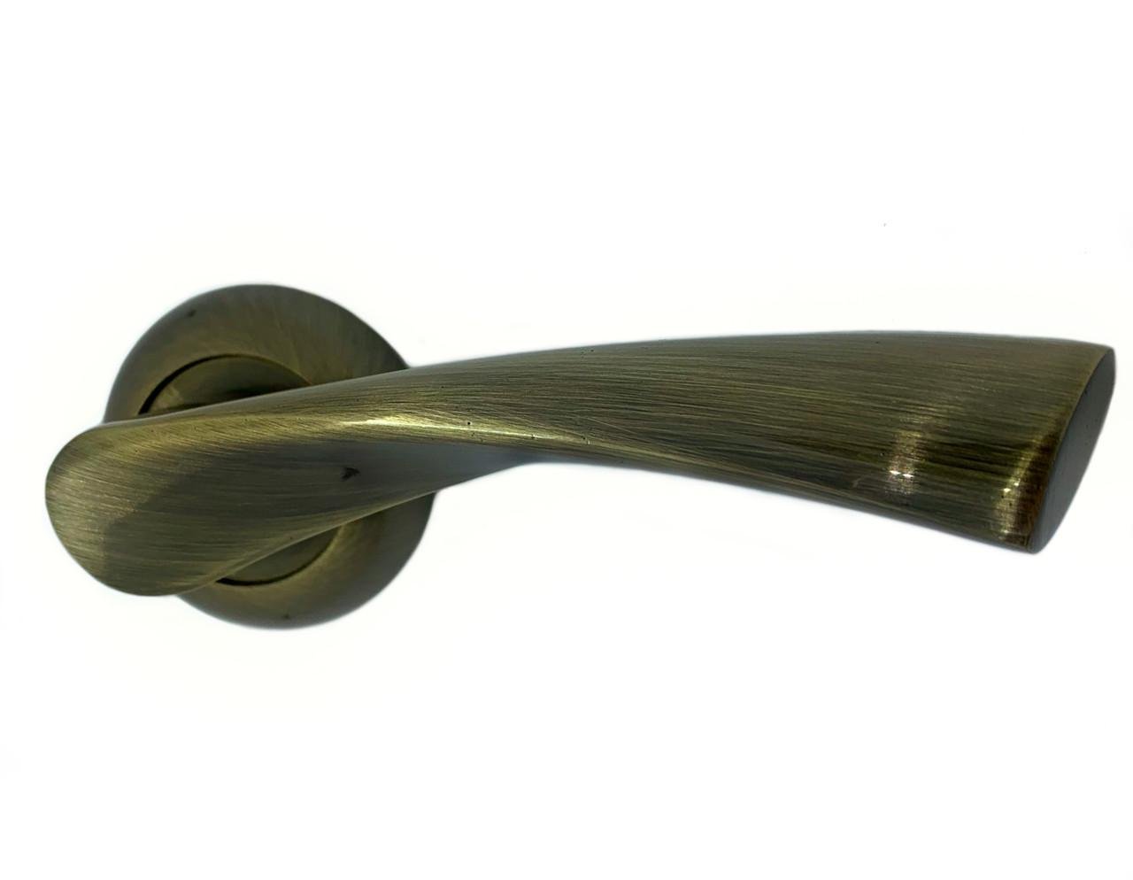 Межкомнатная дверная ручка на розетах Vortex AL-100 AB WC