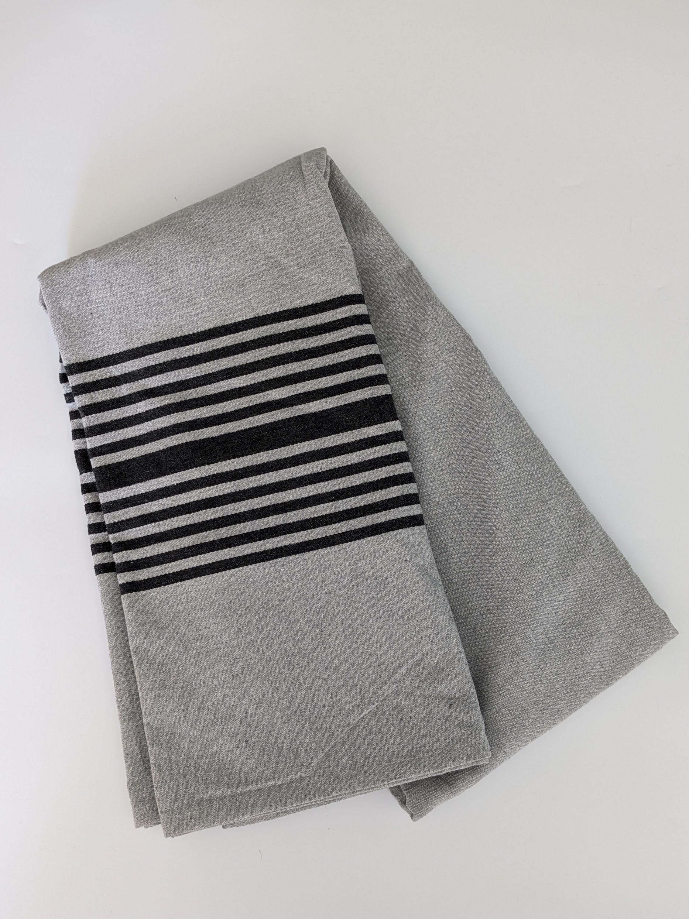 Скатерть черные полосы 140x180 см Серый Скатерть черные полосы 140x180 см Серый