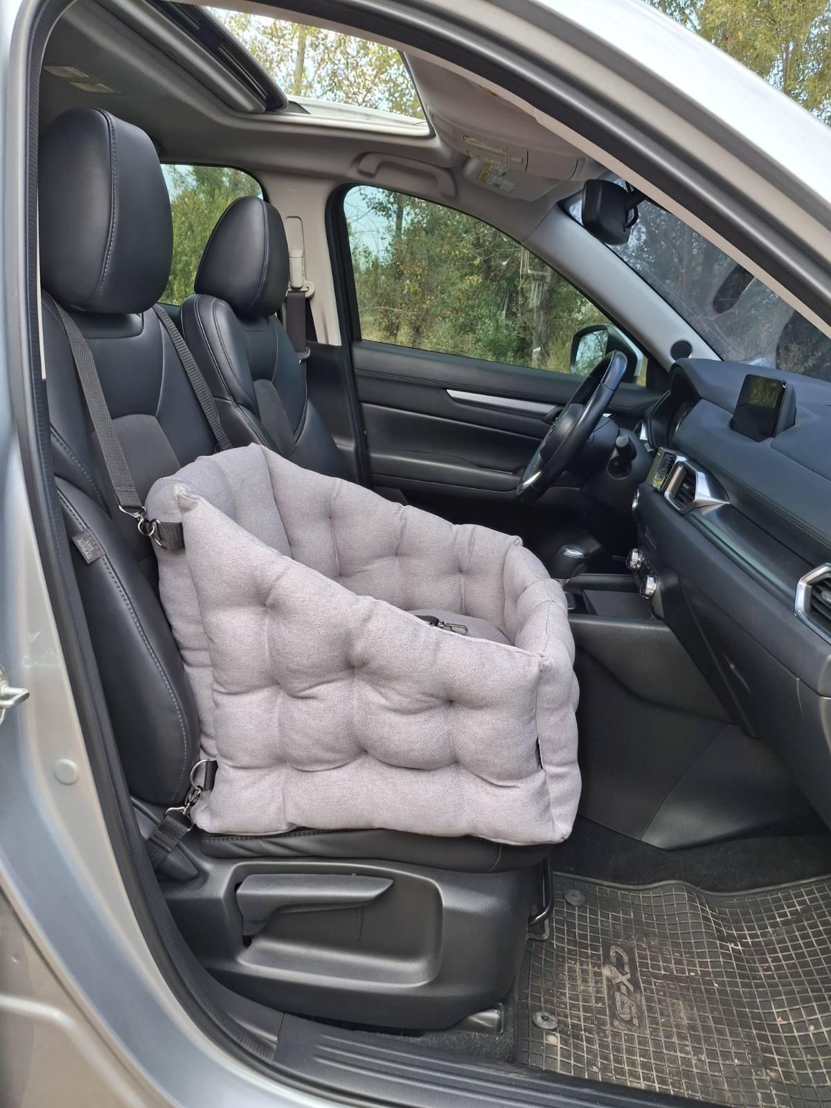 Автомобільне крісло для собак Huge and Tiny зі знімними ременями 50x45 см Світло-сірий - фото 10 Автомобільне крісло для собак Huge and Tiny зі знімними ременями 50x45 см Світло-сірий - фото 10