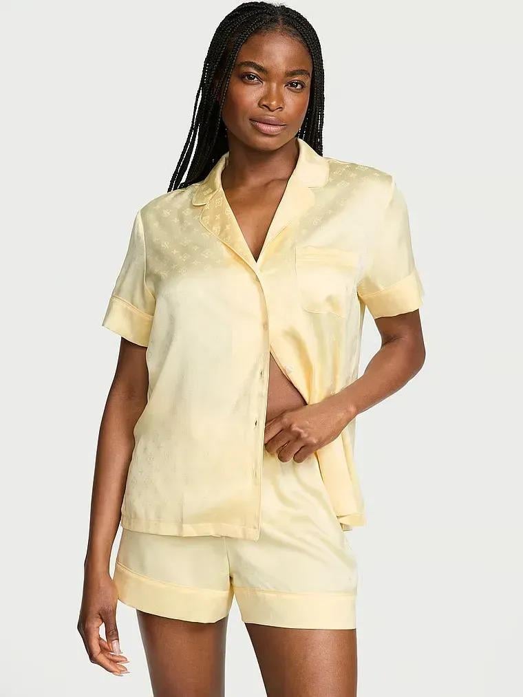 Пижама сатиновая Victoria's Secret Signature Satin Short Pajama Set Sunny Honey XS Желтый (27303349) Пижама сатиновая Victoria's Secret Signature Satin Short Pajama Set Sunny Honey XS Желтый (27303349)