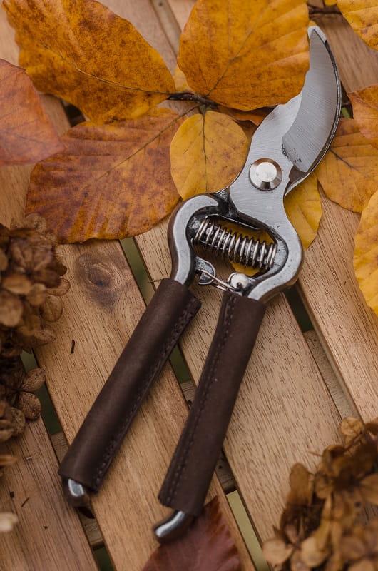 Секатор с кожаной рукояткой Esschert Design (400010) - фото 4 Секатор с кожаной рукояткой Esschert Design (400010) - фото 4