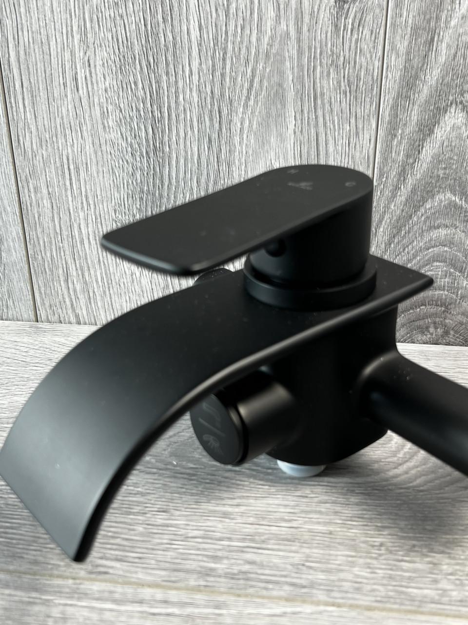 Смеситель для ванны однорычажный короткий излив Черный - фото 3 Смеситель для ванны однорычажный короткий излив Черный - фото 3