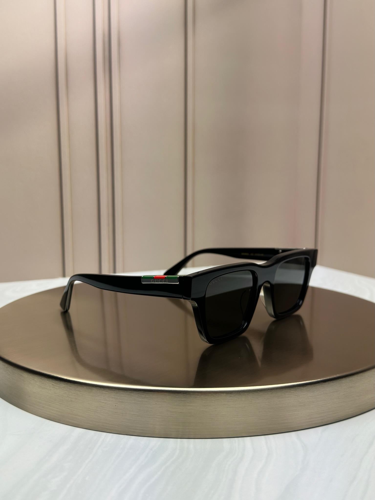 Солнцезащитные очки Gucci GG1862S прямоугольная темная линза Черный