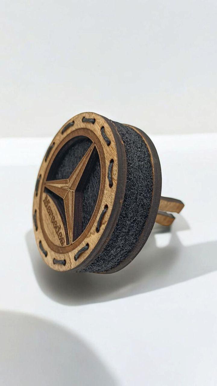 Ароматизатор в дифлектор для авто Mercedes из дерева и войлока и аромапарфюм 5 мл (75) - фото 2 Ароматизатор в дифлектор для авто Mercedes из дерева и войлока и аромапарфюм 5 мл (75) - фото 2