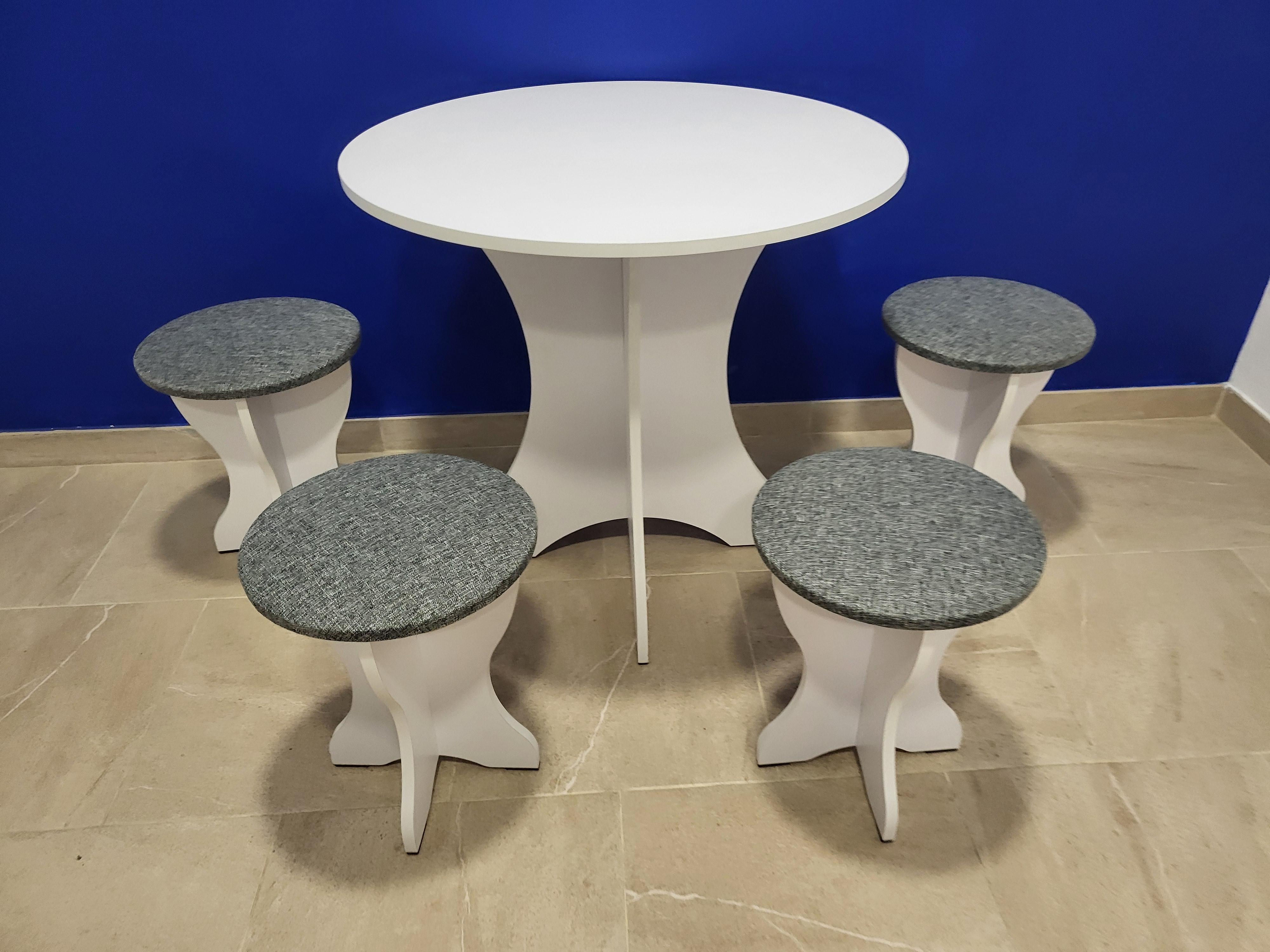 Стол круглый и 4 табурета Боярин ДСП/ткань Белый/Шотландия-К грей (S4T-B-TSKG)