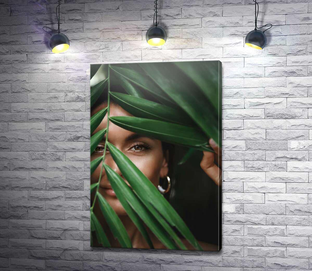 Картина ArtPoster Смуглая девушка в тропических листьях 87x130 см Модуль №1 (003882)