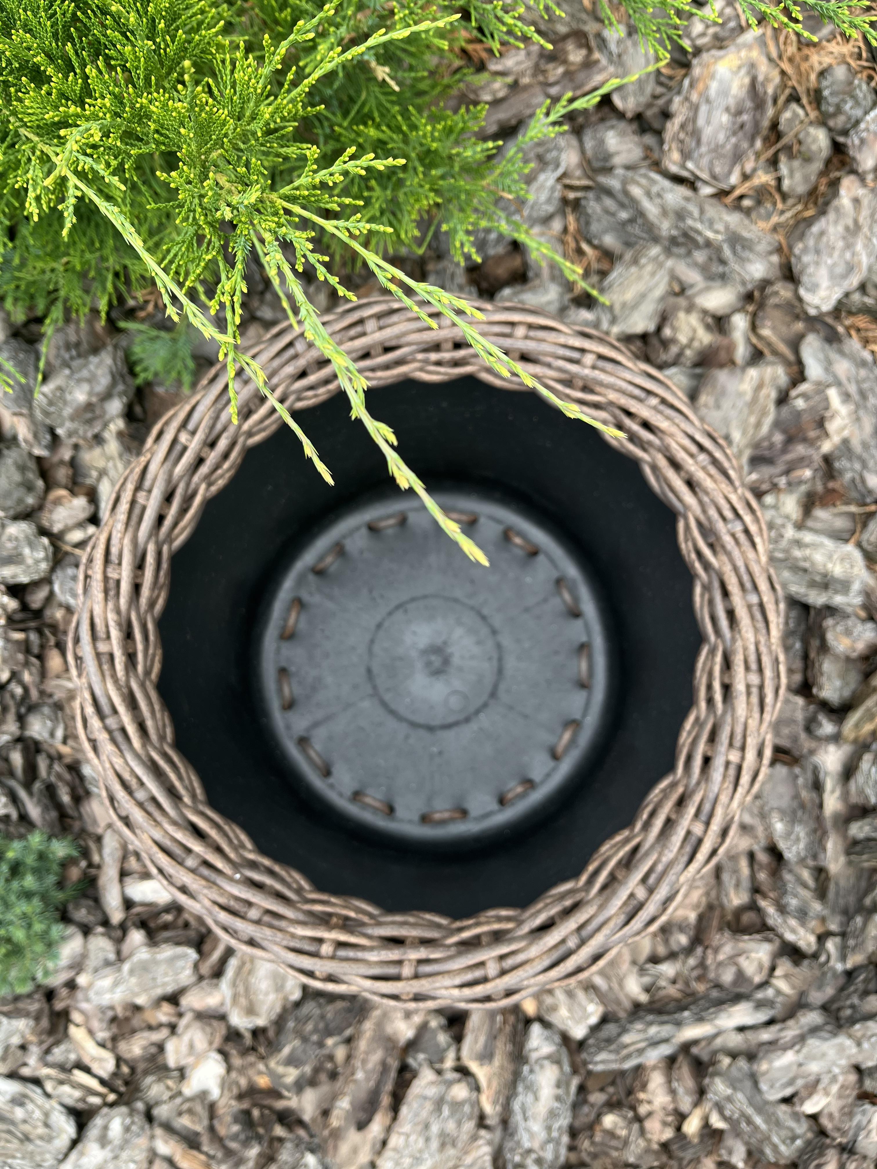 Кашпо для квітів зі штучного ротанга 12 л Фундук (27920830) - фото 2 Кашпо для квітів зі штучного ротанга 12 л Фундук (27920830) - фото 2