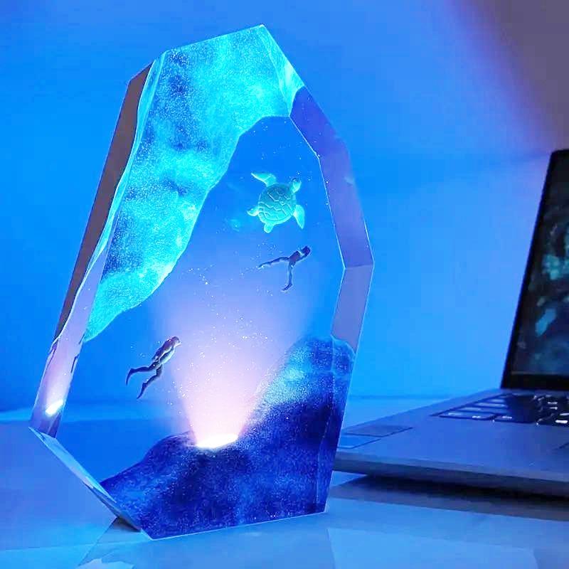 Ночник из эпоксидной смолы Аквалангисты и черепаха на глубине океана - фото 6 Ночник из эпоксидной смолы Аквалангисты и черепаха на глубине океана - фото 6