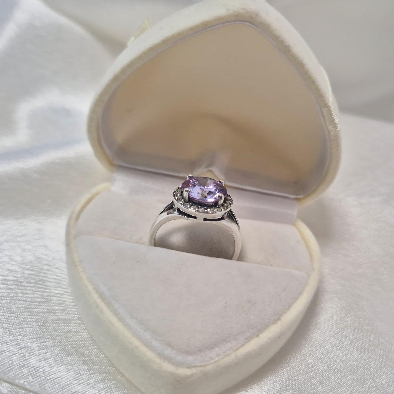 Каблучка Коло з лавандовим каменем срібло 925 проби чорнене р. 18,5 3,30 г (11085) - фото 4 Каблучка Коло з лавандовим каменем срібло 925 проби чорнене р. 18,5 3,30 г (11085) - фото 4