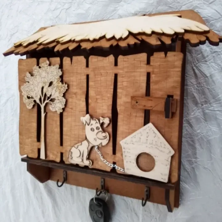 Ключница Домик с собакой деревянная закрытая навесная для 6 пар ключей