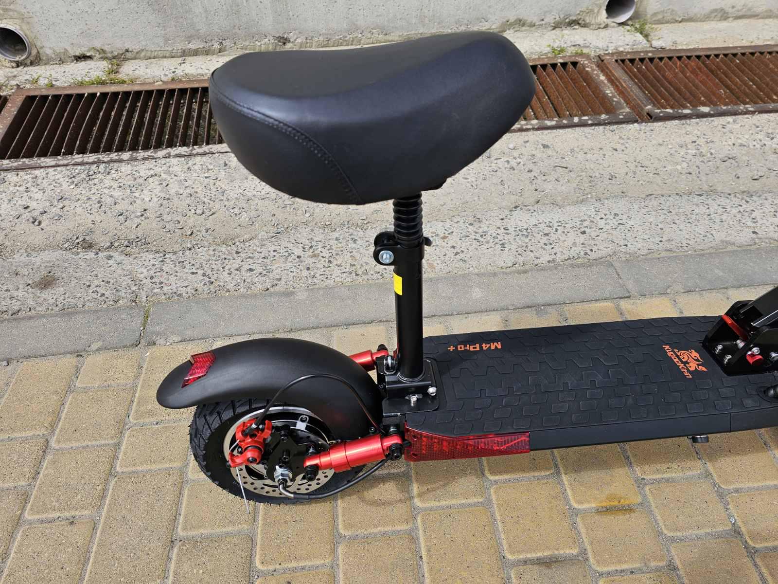 Электросамокат с сидением KugooKirin M4 PRO Plus 1000W 23Ah NFC ключи 3 фары - фото 8 Электросамокат с сидением KugooKirin M4 PRO Plus 1000W 23Ah NFC ключи 3 фары - фото 8