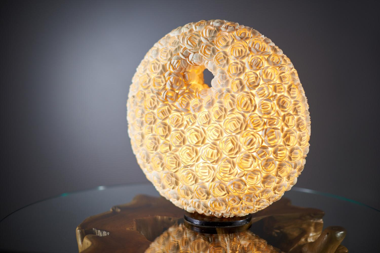 Светильник ручной работы из ракушек настольный (NS-4)